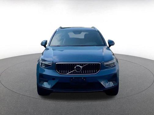 2024 Volvo XC40 CORE