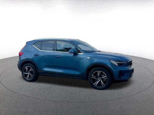 2024 Volvo XC40 CORE