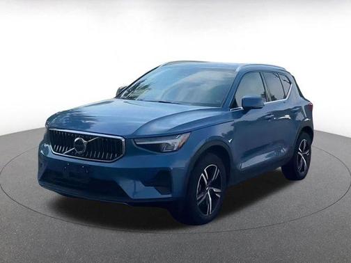2024 Volvo XC40 CORE