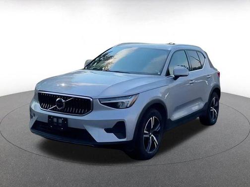 2024 Volvo XC40 CORE