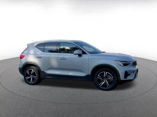2024 Volvo XC40 CORE