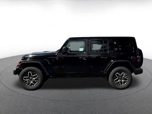 Black Clearcoat 2025 Jeep Wrangler 4-Door Sahara 4x4