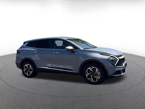 Everlasting Silver 2025 Kia Sportage LX