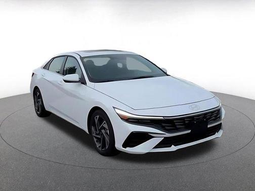 2025 Hyundai ELANTRA SEL