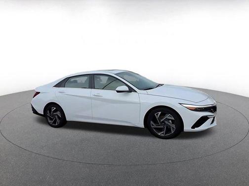 2025 Hyundai ELANTRA SEL