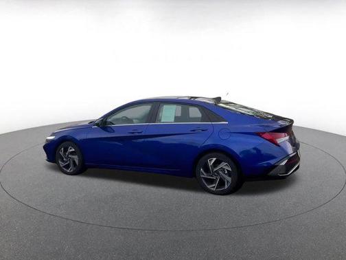 2025 Hyundai ELANTRA SEL