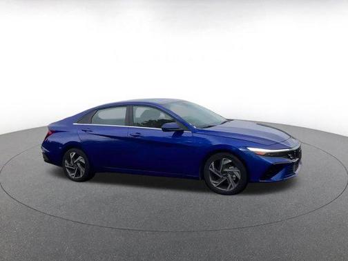 2025 Hyundai ELANTRA SEL