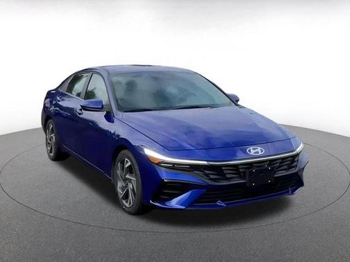 2025 Hyundai ELANTRA SEL