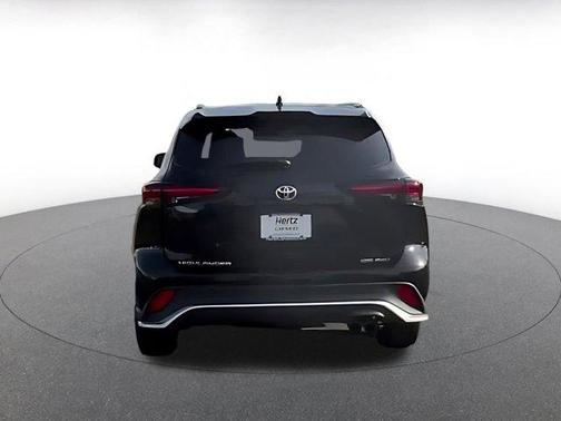 Midnight Black Metallic 2025 Toyota Highlander XSE
