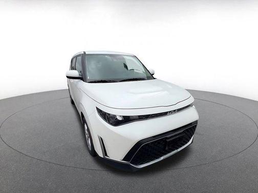Snow White Pearl 2025 Kia Soul LX
