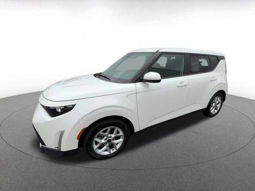 Snow White Pearl 2025 Kia Soul LX