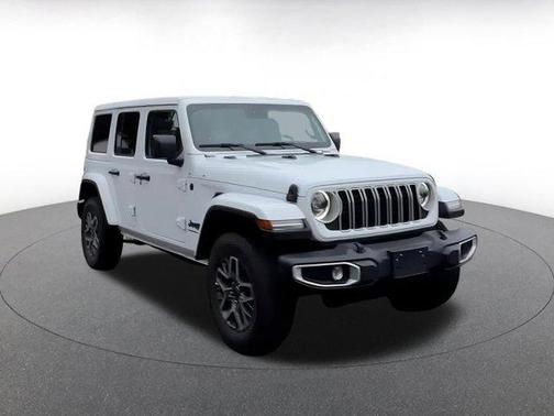 2025 Jeep Wrangler 4-Door Sahara 4x4