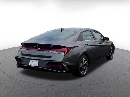 2025 Hyundai ELANTRA SEL