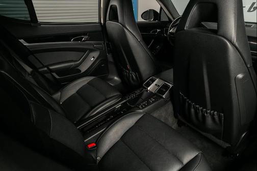 2015 Porsche Panamera 4