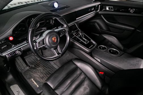 2018 Porsche Panamera 4