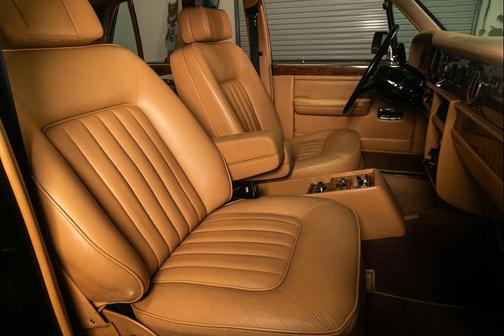 BLACK 1985 Rolls-Royce Silver Spur