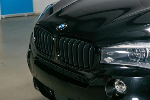 BLACK 2018 BMW X5 xDrive50i