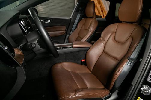 2022 Volvo XC60 B5 Momentum