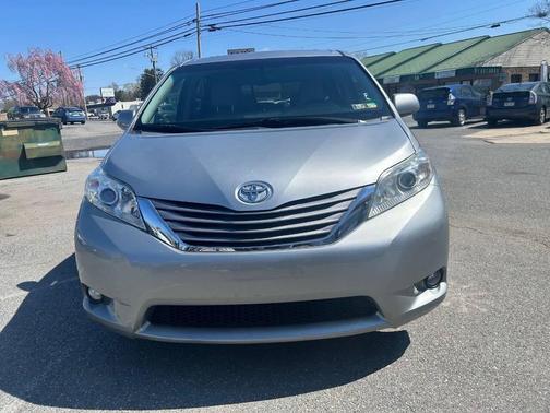 Silver Sky Metallic 2016 Toyota Sienna XLE