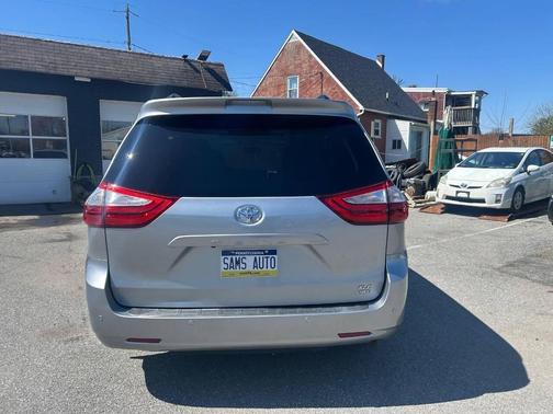 Silver Sky Metallic 2016 Toyota Sienna XLE