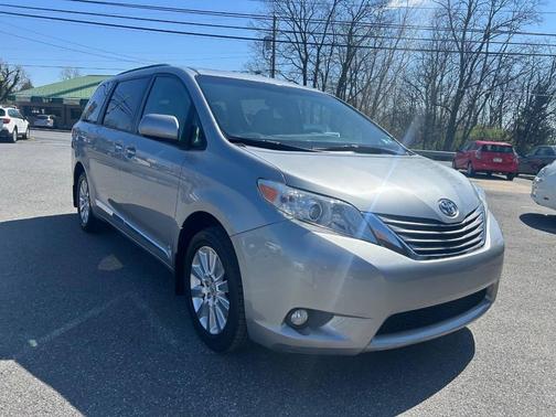 Silver Sky Metallic 2016 Toyota Sienna XLE