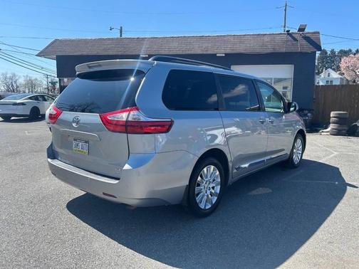 Silver Sky Metallic 2016 Toyota Sienna XLE