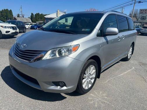 Silver Sky Metallic 2016 Toyota Sienna XLE