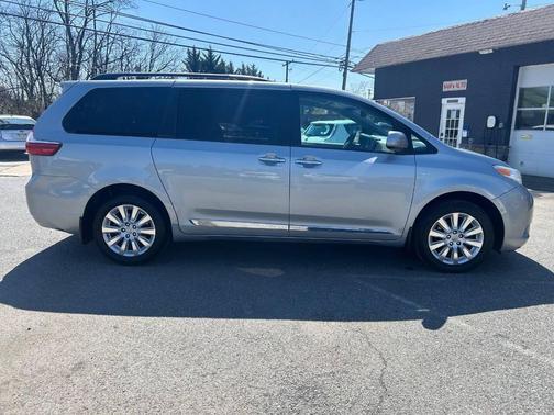 Silver Sky Metallic 2016 Toyota Sienna XLE