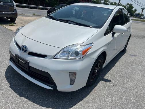 Super White 2015 Toyota Prius Three