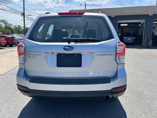 Ice Silver Metallic 2018 Subaru Forester 2.5i