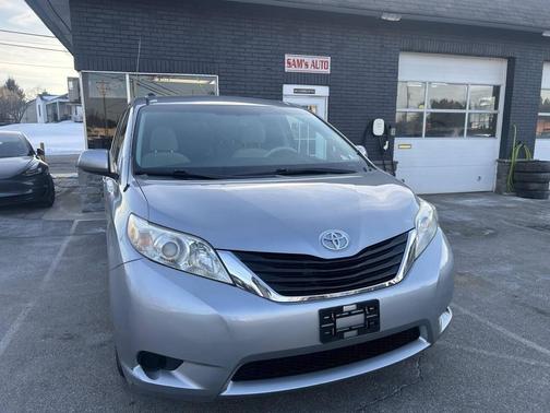 2013 Toyota Sienna LE