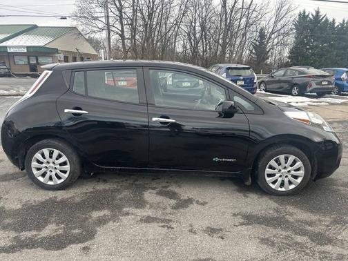 2017 Nissan Leaf SV 4dr Hatchback