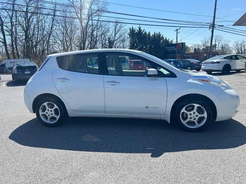Pearl White 2015 Nissan Leaf SV
