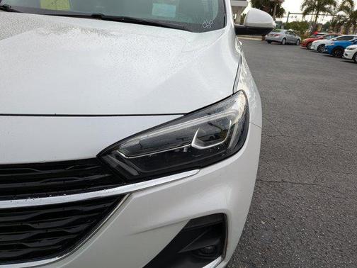 White Frost Tricoat 2020 Buick Encore GX Essence
