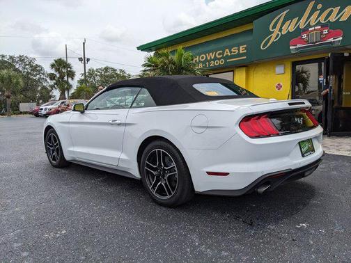 2022 Ford Mustang EcoBoost