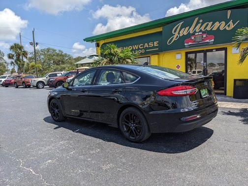 2020 Ford Fusion SE
