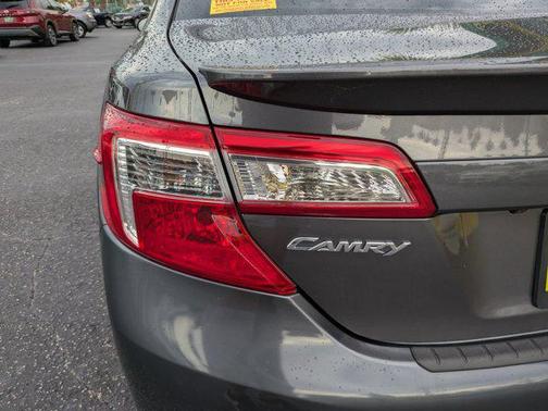 Super White 2013 Toyota Camry SE