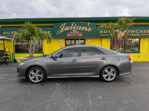 Super White 2013 Toyota Camry SE