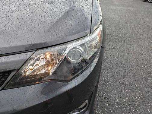 Super White 2013 Toyota Camry SE