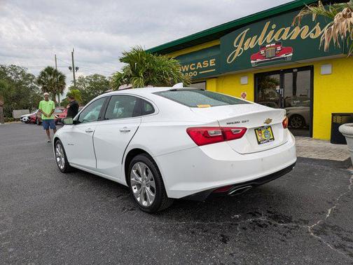 Summit White 2017 Chevrolet Malibu Premier