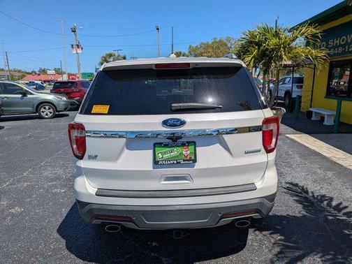 White Platinum Metallic Tri-Coat 2019 Ford Explorer XLT