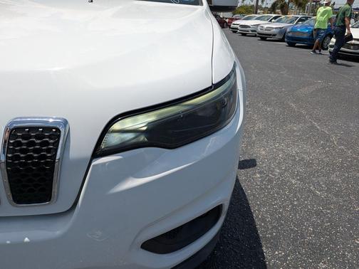 Bright White Clearcoat 2021 Jeep Cherokee Latitude Lux