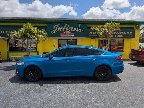 2020 Ford Fusion SE