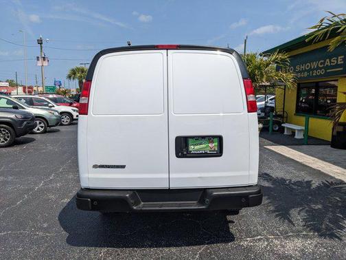 Summit White 2021 Chevrolet Express 2500 RWD 2500 Regular Wheelbase WT