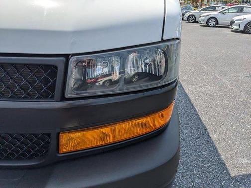 Summit White 2021 Chevrolet Express 2500 RWD 2500 Regular Wheelbase WT