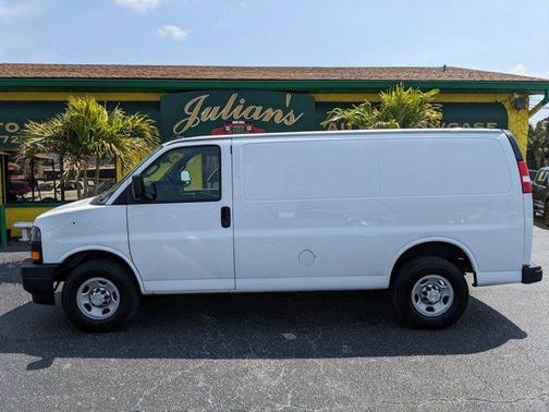 Summit White 2021 Chevrolet Express 2500 RWD 2500 Regular Wheelbase WT
