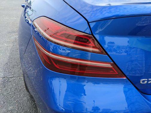 2022 Genesis G70 2.0T