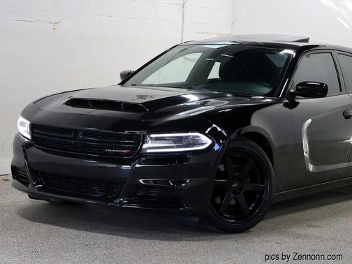 Pitch Black Clearcoat 2019 Dodge Charger SXT