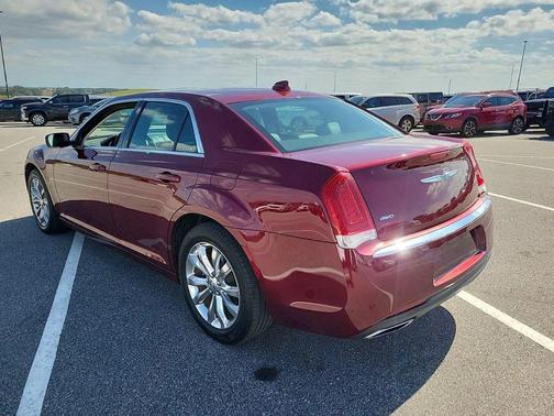 2018 Chrysler 300 Touring