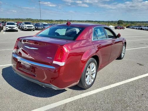 2018 Chrysler 300 Touring